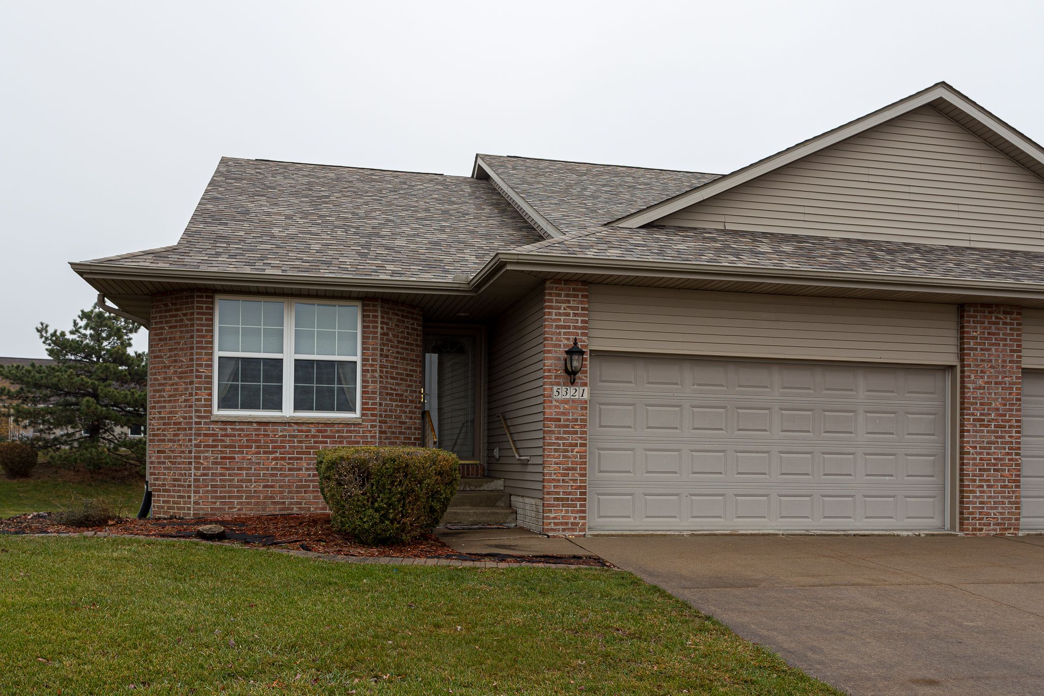 5321 Red Fox Rd, Bettendorf, IA, Image 1