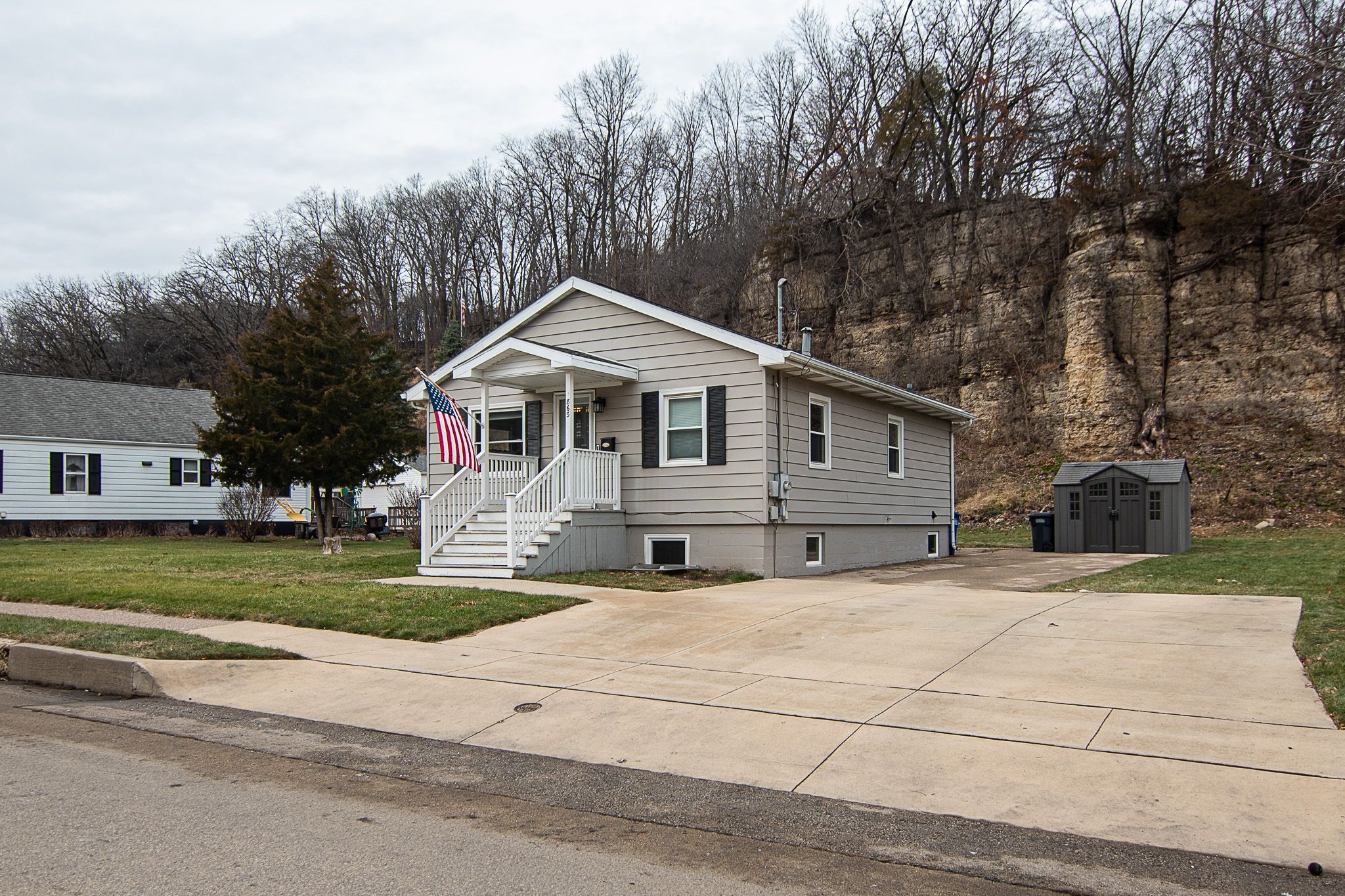 865 Kaufmann Avenue, Dubuque, IA, Image 0